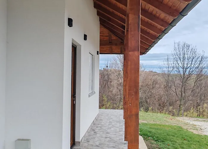 Vinogradi Zmajevacki 姆拉代诺瓦茨